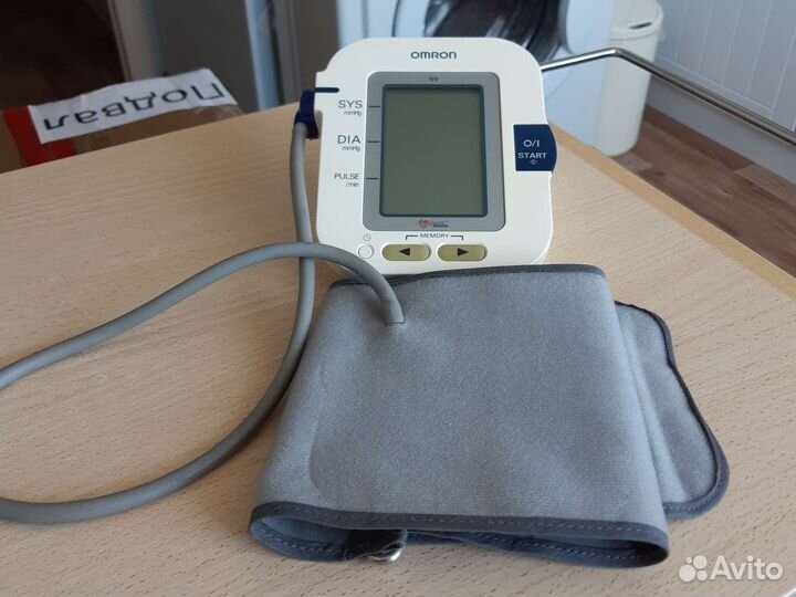 Тонометр без манжеты и адаптер omron