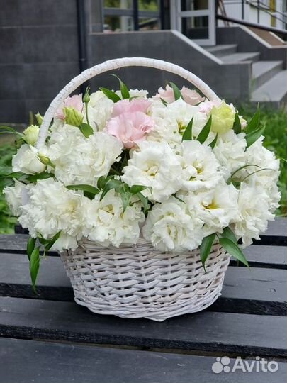 Цветы в корзинке