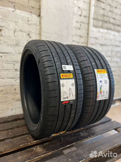 Pirelli P Zero PZ4 275/35 R20 и 245/40 R20 102Y