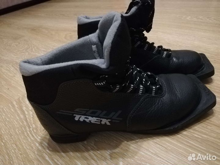 Лыжные ботинки