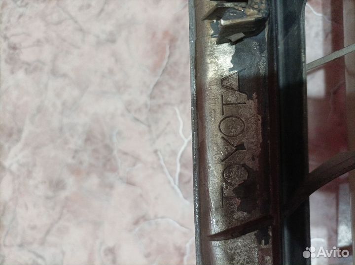 Решетка радиатора Toyota ipsum sxm10