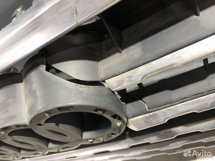 Решетка Audi Q7 4M