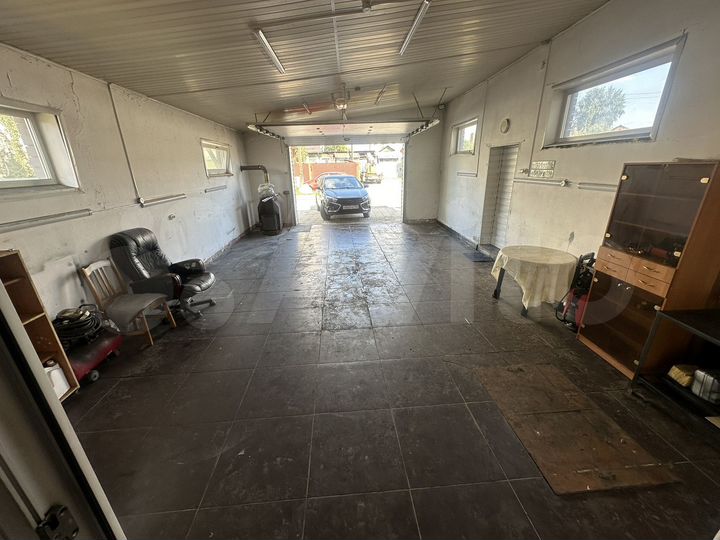 Гараж, > 30 м²