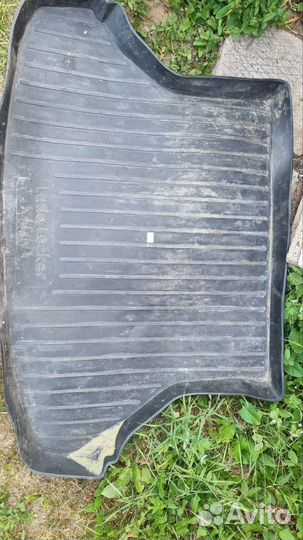 Автомобильный коврик в багажник