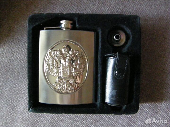 Новый набор Фляга с рюмками 