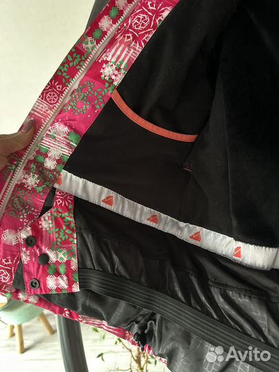 Сноубордическая куртка женская 44