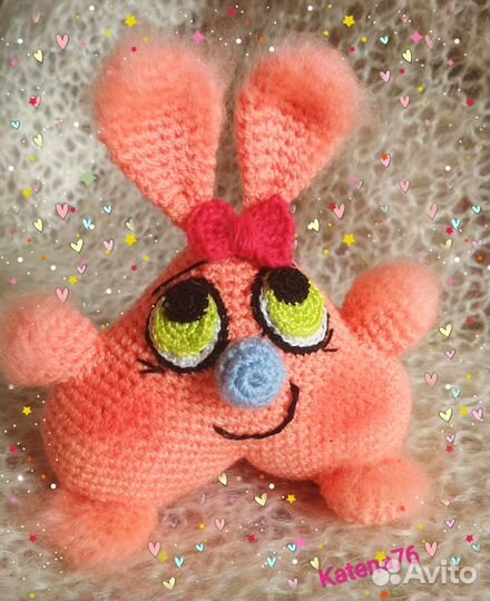 Зайцы игрушки вязаные парочка интерьерные