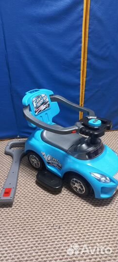 Детская машинка каталка с ручкой