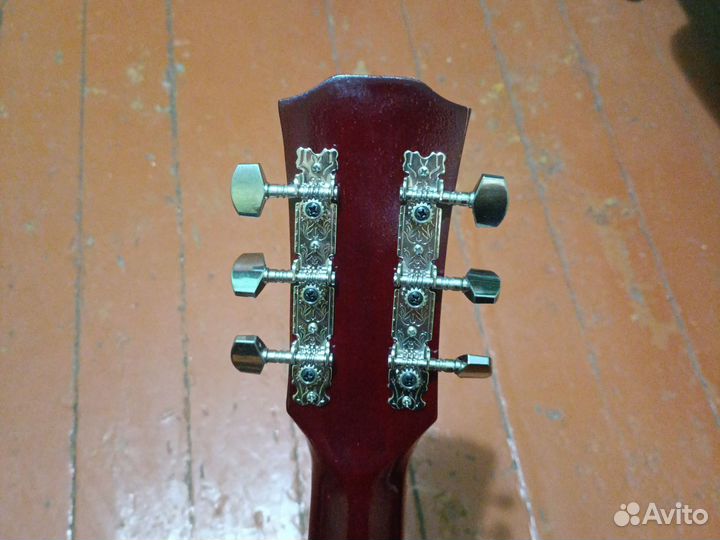 Акустическая гитара