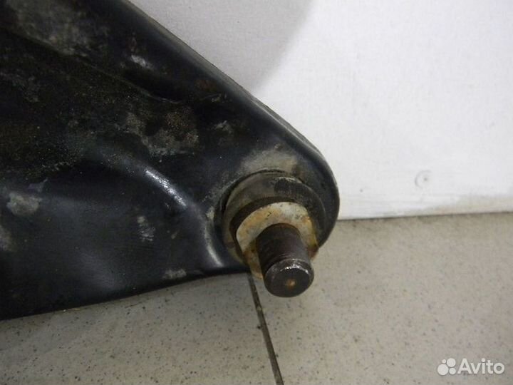 Рычаг передний правый нижний