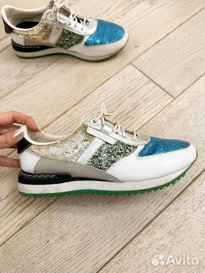 Кроссовки женские 36