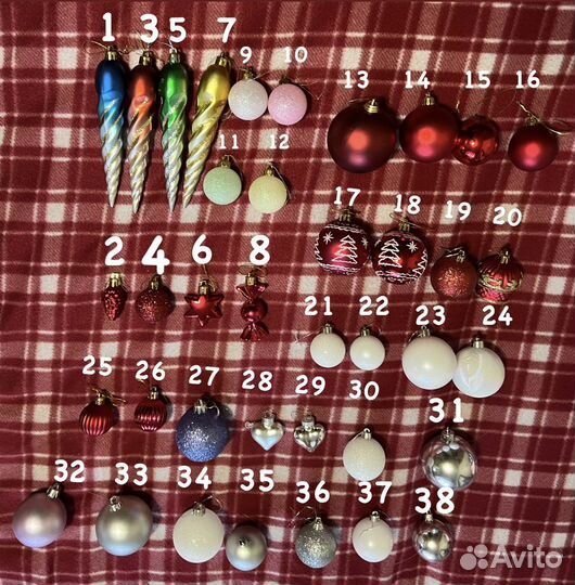 Елка искусственная и игрушки на елку