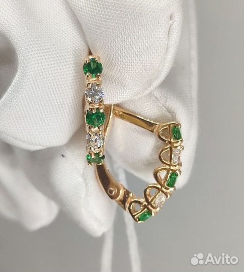 Золотые серьги с камнем