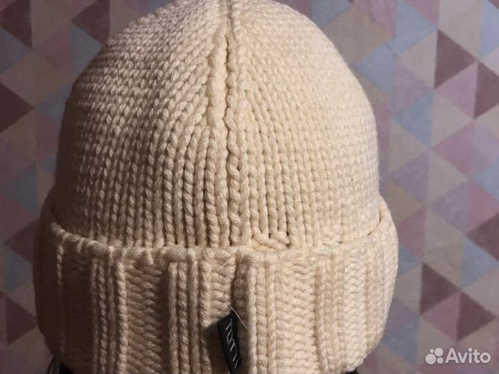 Шапка женская вязаная молочного цвета
