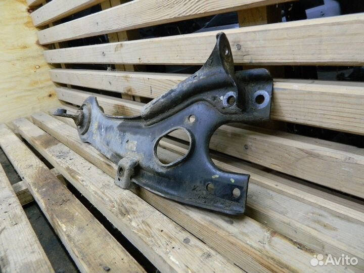 Hyundai i30 - Рычаг задний правый продольный