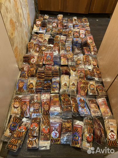 Значки оптом с георгиевской лентой