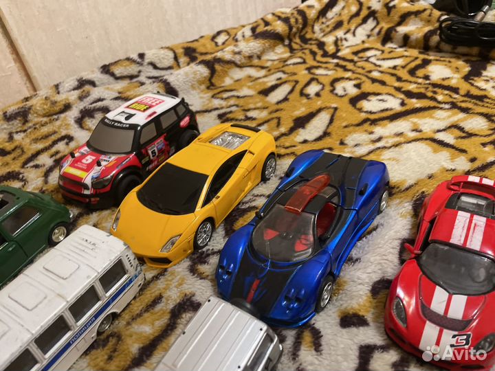 Игрушки металлические машины