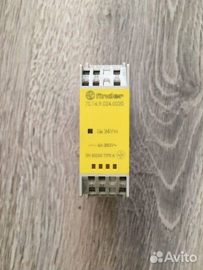 7S.14.9.024.0220 Finder реле безопасности