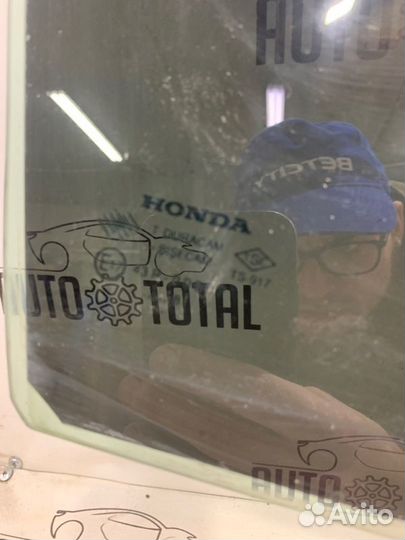 Стекло двери заднее правое Honda Civic 4D R18A2