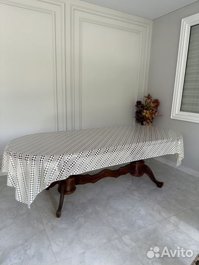 Овальный стол