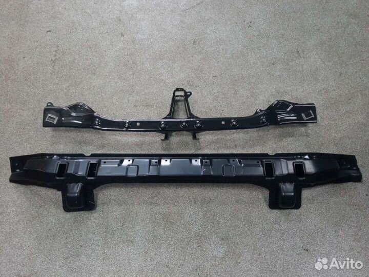 Усилитель переднего бампера Pajero 4