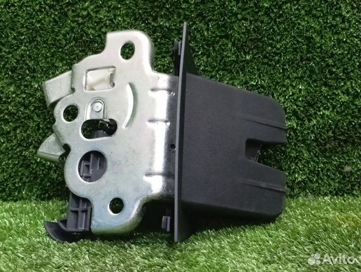 Замок крышки багажника Audi Q3 8U cpsa 2013
