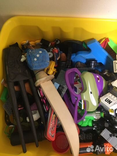 Коробка с игрушками