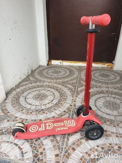 Самокат maxi Micro красный