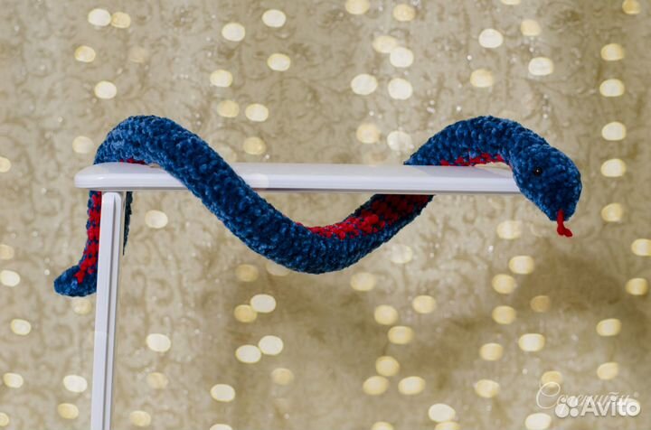 Змейка мягкая вязаная игрушка и кружка символ ново