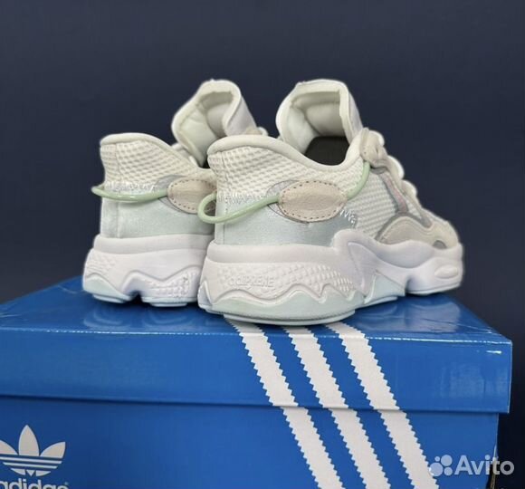 Кроссовки adidas ozweego