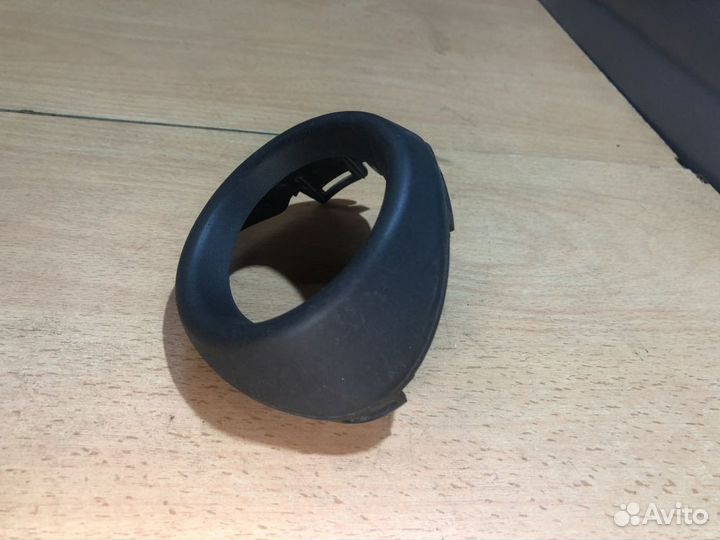 Рамка противотуманной фары левой Ford Focus III (2