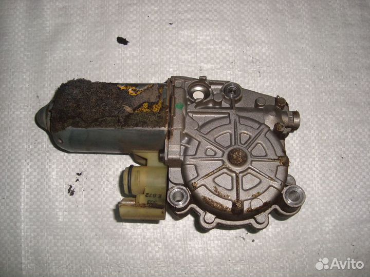 Моторчик переднего левого стеклоподъемника W140 M1