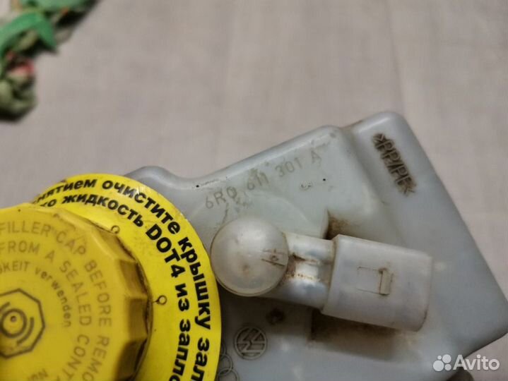 Бачок главного тормозного цилиндра Skoda Fabia 2