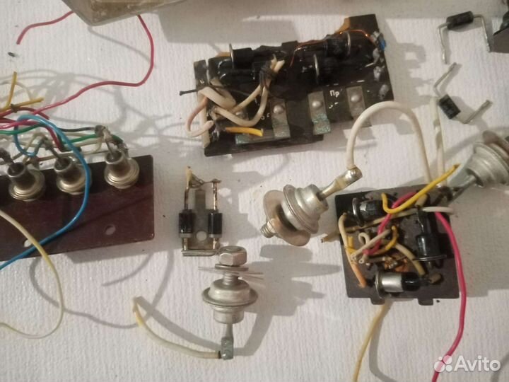 Радиодеталь резисторы и диоды