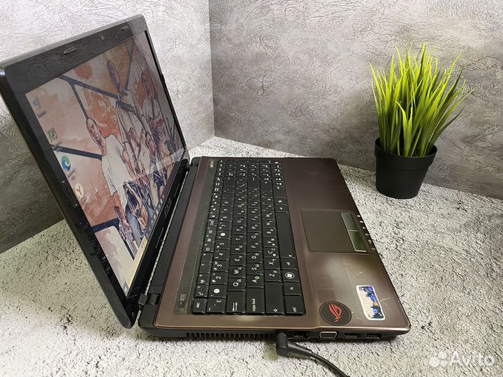 Мощный ноутбук asus 2 видеокарты/SSD