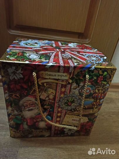 Коробка подарочная новогодняя