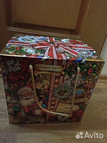 Коробка подарочная новогодняя