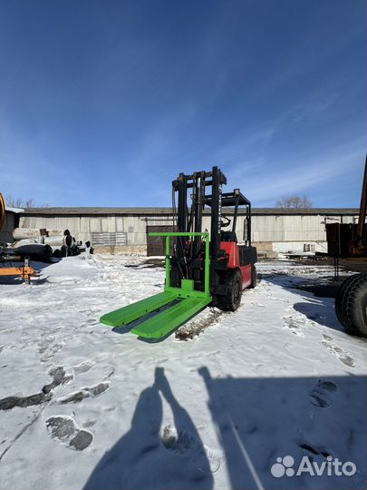 Опрокидователь контейнеров на вилочный погрузчик