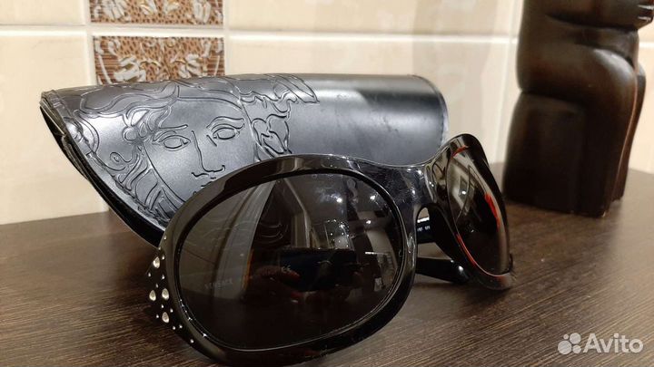 Солнцезащитные очки Versace
