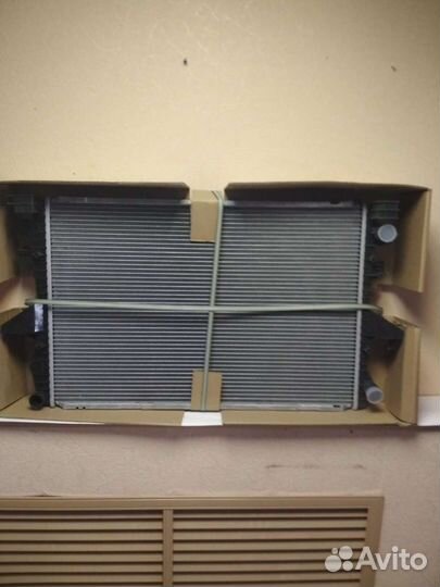 Радиатор охлаждения на VW Transporter V 2.5TD