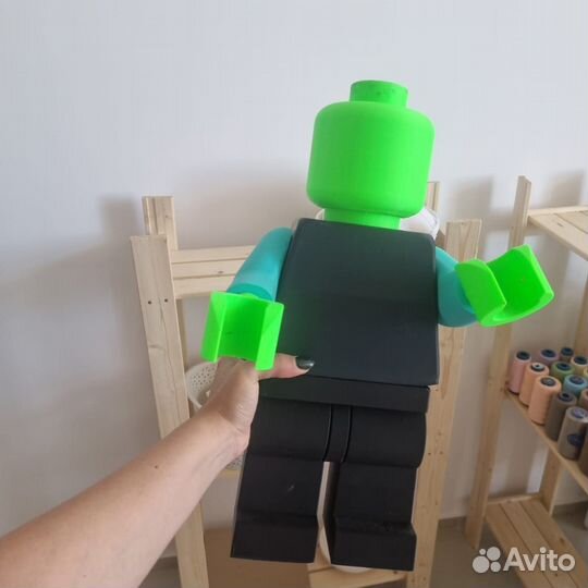 Большой lego человечек