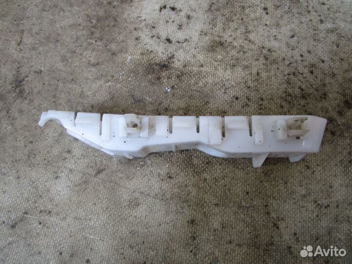 Направляющая переднего бампера правая Kia Cerato 2