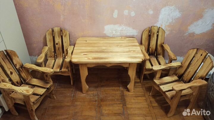 Детский стол и стулья