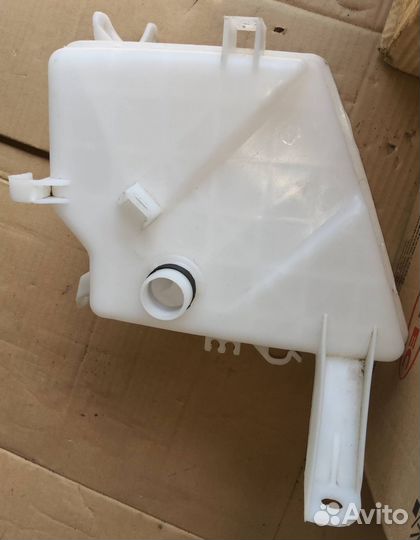 Бачок омывателя Toyota Corolla E15