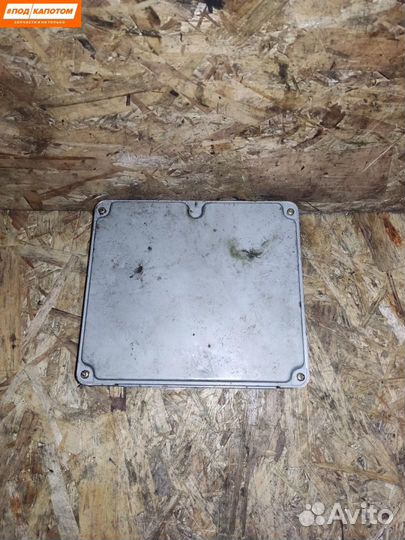 Блок управления двигателем Toyota 89661-58011