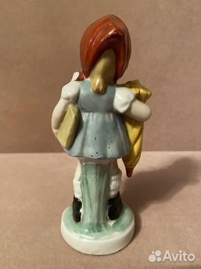 Фарфоровая статуэтка 