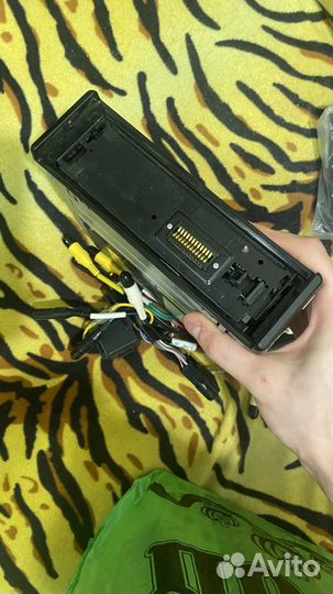 Гу с дисплеем JVC KD-AVX2