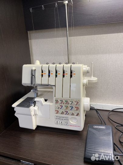 Коверлок Merrylock 011