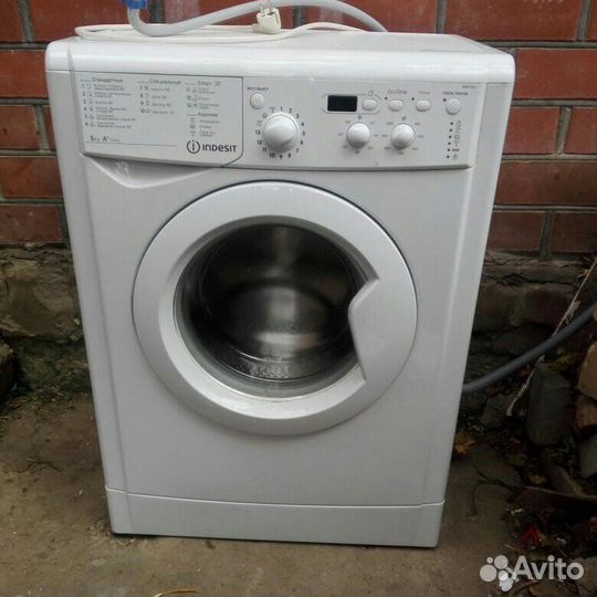 Стиральная машина на 5кг Indesit iwsd 51051