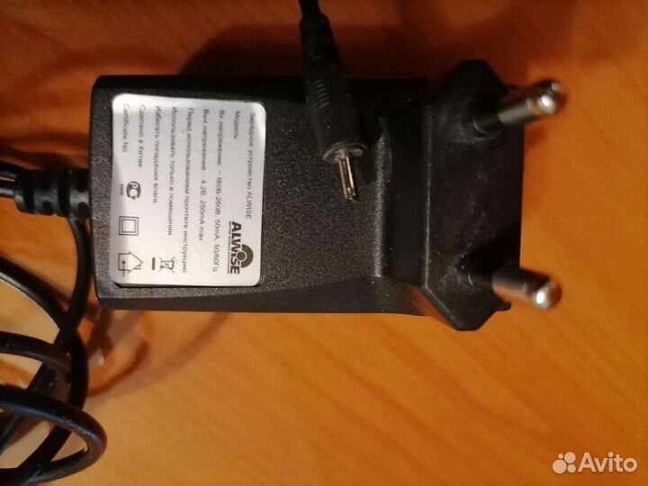 Зарядки телефон. наушники и т д